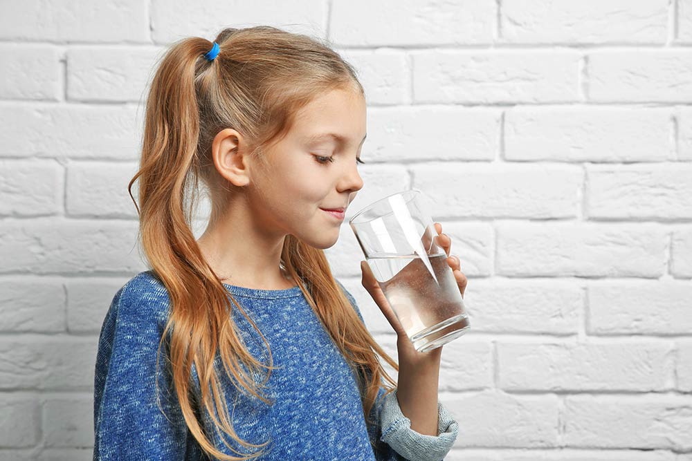 girl drinking water beckermeyer dds dentist niles mi